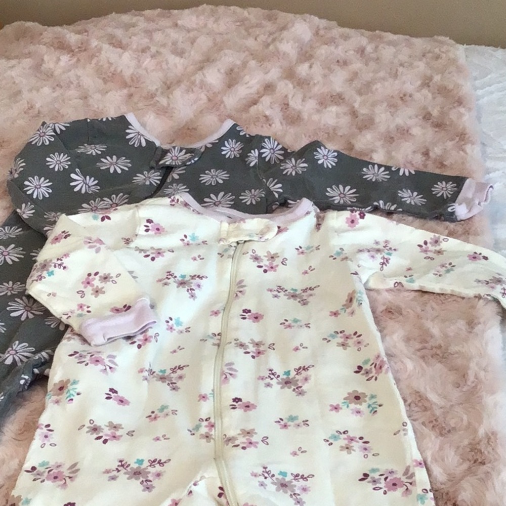 2 baby pjs